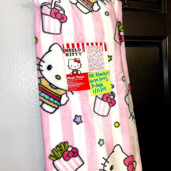 Hello Kitty burger and french fry blanket - Picture 2 of 2